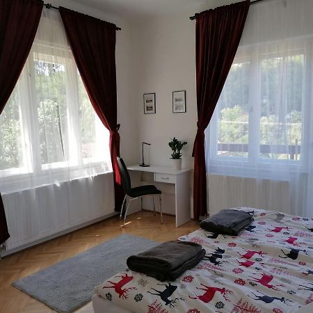 Vendeghaz A Kerekhegyi Pagonyhoz Apartment Zebegeny Bagian luar foto